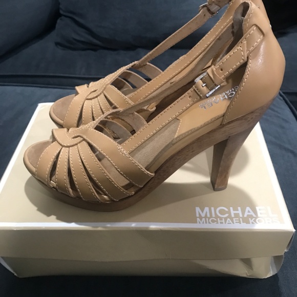 Michael Kors heels - Picture 2 of 4